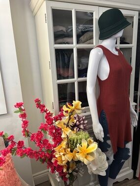 Dynamite Sleeveless Ribbed Tunic in Rust